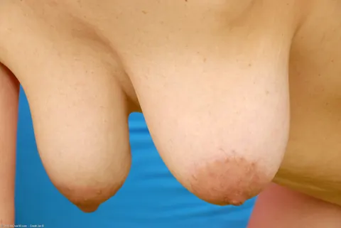Short-Haired MILF Undresses and Spreads Her Hairy Pussy – photo 13 of 21