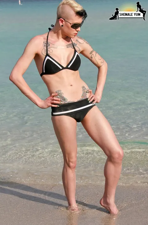 Trans Woman Peels Off Her Bikini and Poses Nude Outdoors – photo 3 of 16