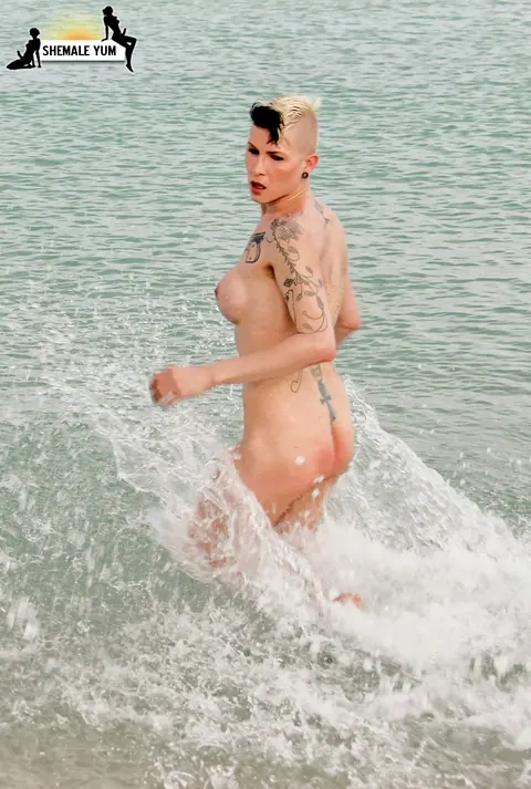 Trans Woman Peels Off Her Bikini and Poses Nude Outdoors – photo 12 of 16