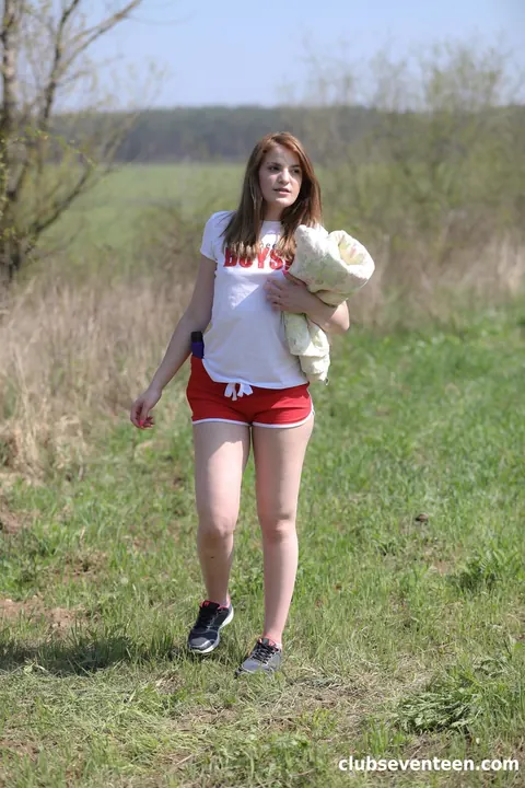 Kizzy Sixx: Thick Czech Brunette Masturbates and Spreads in the Forest – photo 2 of 21