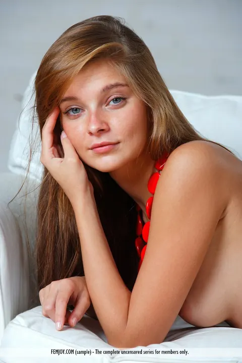 Indiana A Belle: Slim Blonde European with Natural Tits Poses Nude – photo 6 of 16