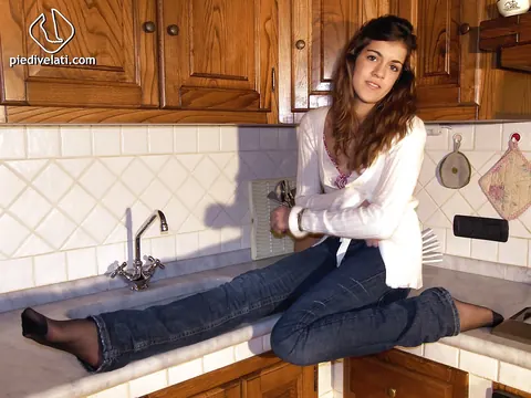 Woman in Jeans and Pantyhose Shows Off Her Feet – photo 6 of 16