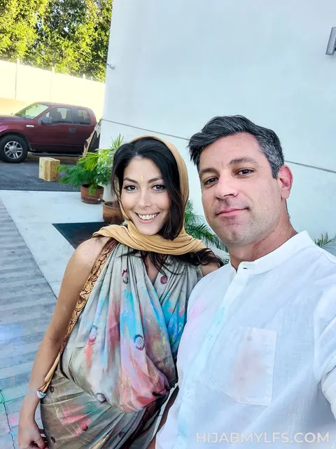 Lola Pearl: Tall Brunette MILF Fucks Outdoors and Takes a Facial – photo 1 of 20