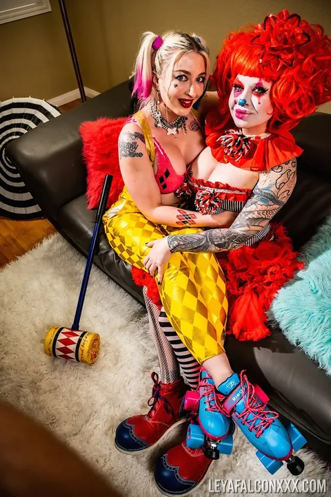 Leya Falcon: Tattooed Blondes Use Dildos and Lick Pussy in Halloween Lesbian Play – photo 13 of 21