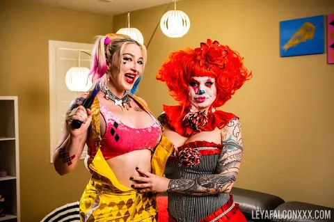 Leya Falcon: Tattooed Blondes Use Dildos and Lick Pussy in Halloween Lesbian Play – photo 11 of 21