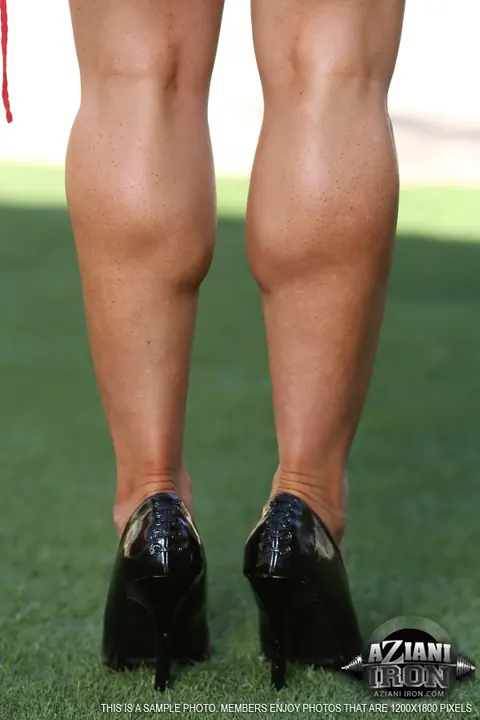 Brandi Mae: Curvy MILF Bodybuilder Shows Off Her Body Outdoors in Heels – photo 5 of 15
