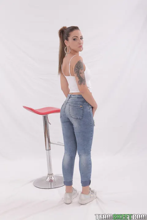 Medusa: Latina Brunette Sheds Her Jeans and Panties for a Cock Ride – photo 1 of 19