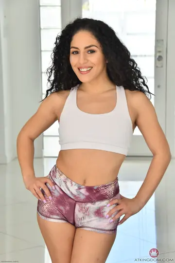 Liv Aguilera – Thick Latina Spreads Her Shaved Pussy Wide