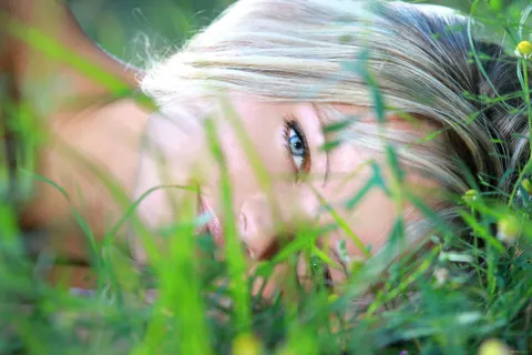 Blonde Pulls Labia Apart to Show Her Shaved Pussy Outdoors – photo 5 of 21