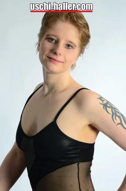 Short-Haired Blonde Strips Off Her Lingerie and Spreads Wide – photo 11 of 15