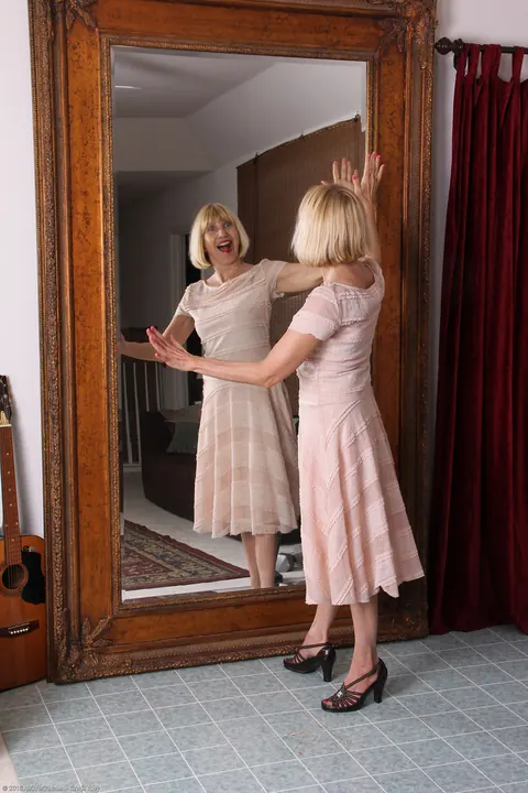Bossy Ryder: Petite Brunette MILF in Lingerie Spreads Her Legs – photo 2 of 21
