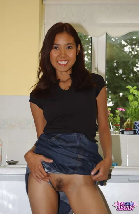 Luxi: Tall Thai Babe Strips Off Her Lingerie on the Kitchen Counter – photo 2 of 16