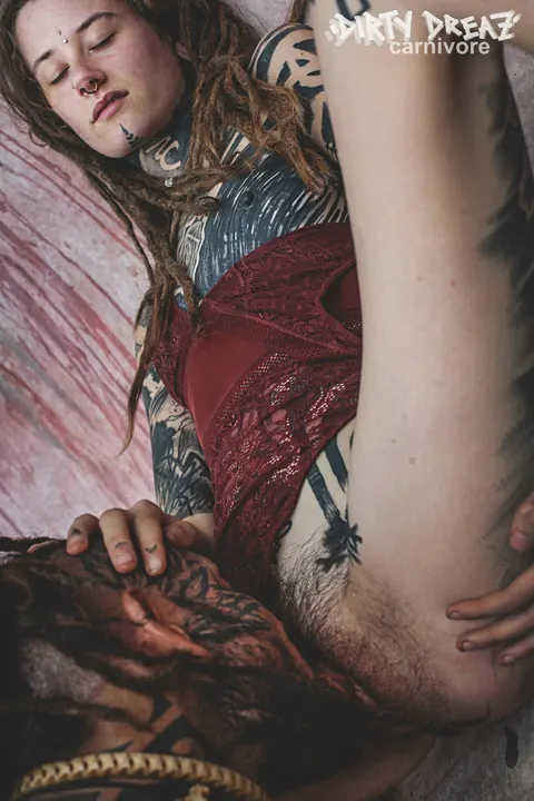 Thick Tattooed Woman with Pigtails Sucks and Gets Licked by the Pool – photo 13 of 16