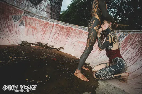 Thick Tattooed Woman with Pigtails Sucks and Gets Licked by the Pool – photo 8 of 16