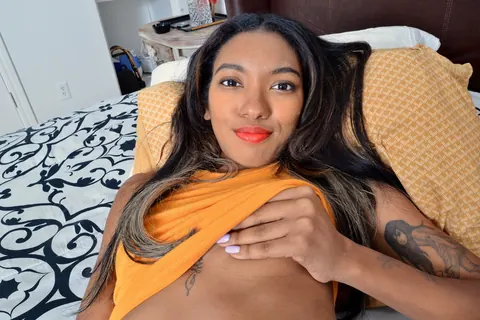 Raven Wylde: Thick Ebony Woman Strips Nude and Fingers Her Hairy Pussy – photo 2 of 16
