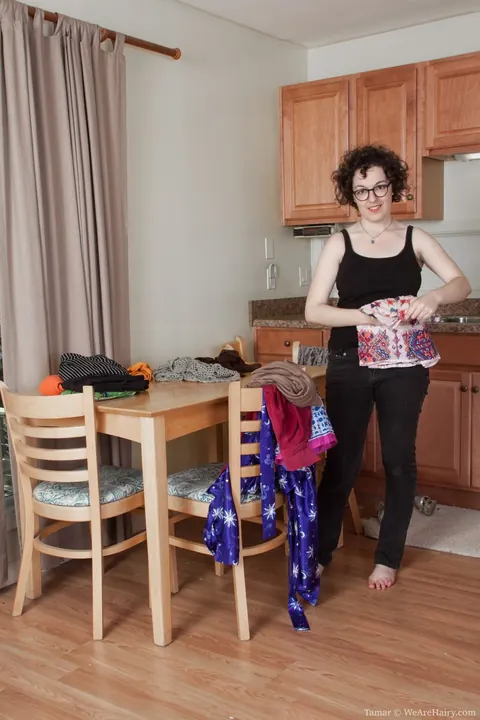 BBW in Glasses Spreads Her Hairy Pussy in the Kitchen – photo 2 of 18