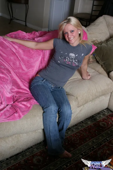Dani Crush: Blonde PAWG in Tight Jeans Strips and Spreads Her Big Ass – photo 4 of 12