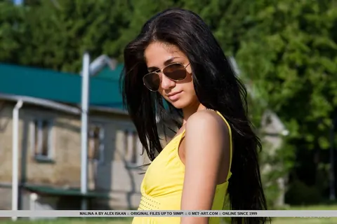 Russian Woman Undresses and Spreads on a Garden Bench – photo 1 of 18