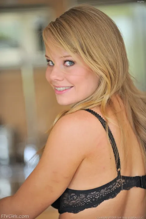 Blonde with Blue Eyes Undresses and Uses a Dildo Outdoors – photo 5 of 17