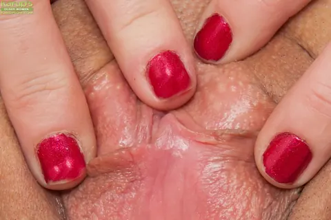 Felicity Rose: Busty Mature Blonde Woman Strips and Spreads Her Shaved Pussy – photo 8 of 16