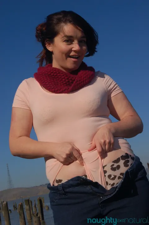 Maxine Holloway: BBW in Jeans Spreads Her Hairy Pussy on the Beach – photo 5 of 21