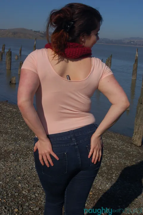Maxine Holloway: BBW in Jeans Spreads Her Hairy Pussy on the Beach – photo 4 of 21