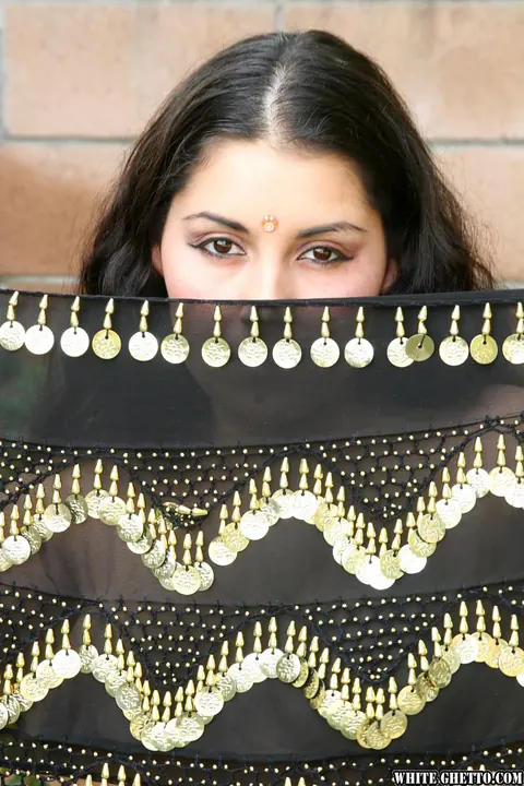 Emma Cummings: Busty Indian Woman Takes a Facial Outdoors – photo 2 of 16