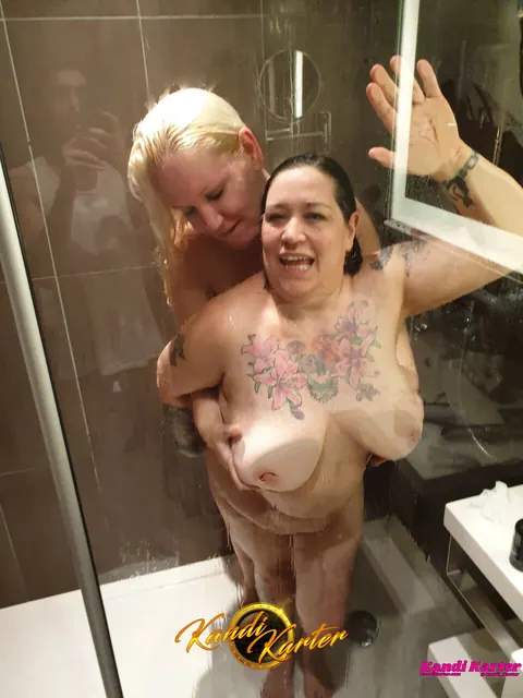 Kandi Karter: Brunette MILF with Big Natural Tits Kisses Chubby Partner in the Bathroom – photo 13 of 15