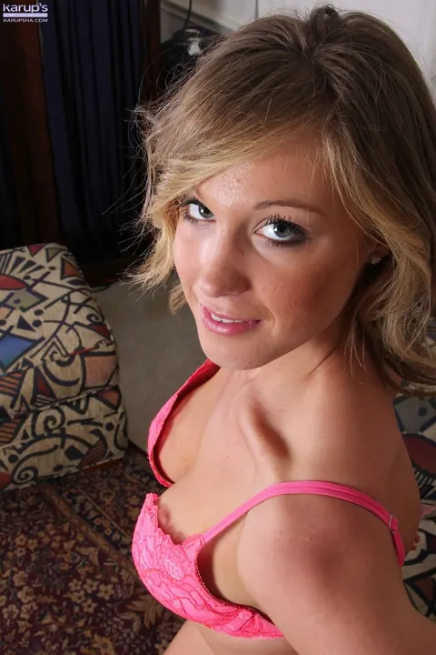 Ashley Jones: Blonde MILF Strips Out of Her Lingerie and Flaunts Her Big Tits – photo 6 of 21