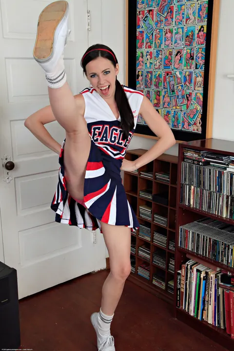 Veronica Radke: Petite Short-Haired Brunette Undresses and Fingers Her Shaved Pussy – photo 2 of 20