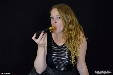 Rachel Rose: Curvy Latina MILF Masturbates with a Toy – photo 3 of 16