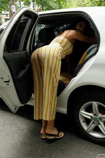Nadia Serbinenko – Petite Busty Brunette Pulls Panties Aside in a Taxi