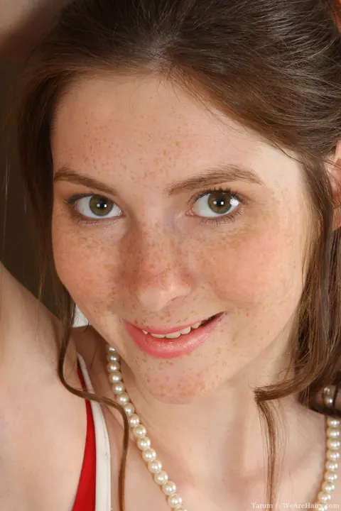 Kate Gold: Pale Brunette Strips Nude to Reveal Her Hairy Pussy – photo 5 of 18