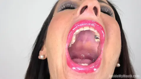 Brunette MILF Gives a Deepthroat Blowjob in Close-Up – photo 11 of 15