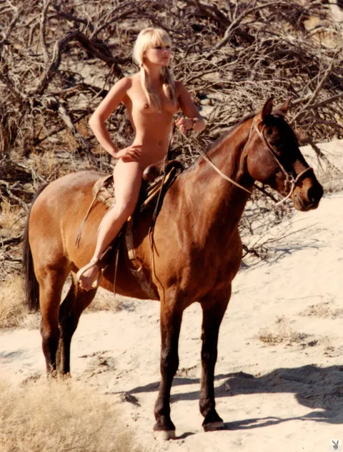 Elke Sommer: German Blonde Poses Nude Outdoors with Short Hair – photo 5 of 12