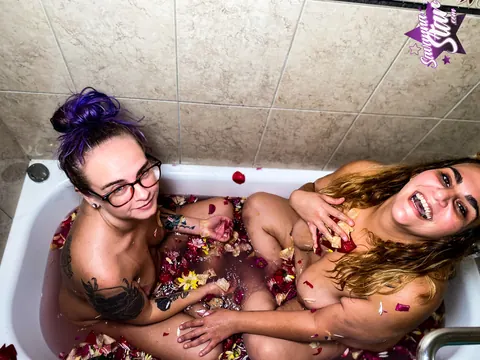 Savanna Star: Blonde MILF in Glasses Kisses Her Partner in Lesbian Play – photo 9 of 15