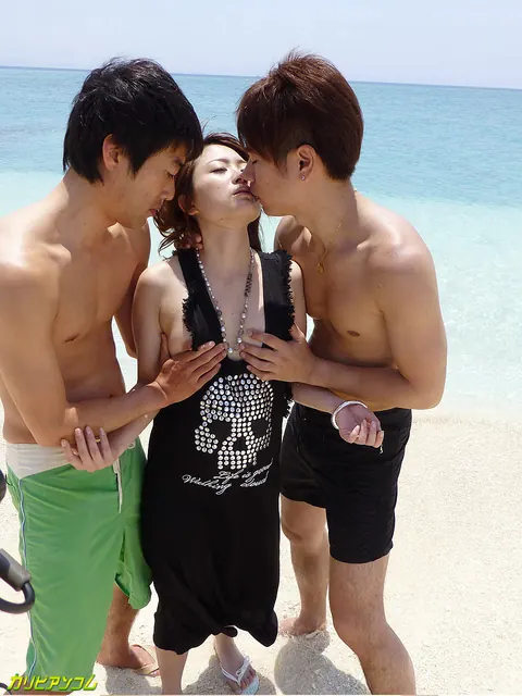 Several Japanese Women in Bikinis Fuck and Suck Outdoors – photo 13 of 20
