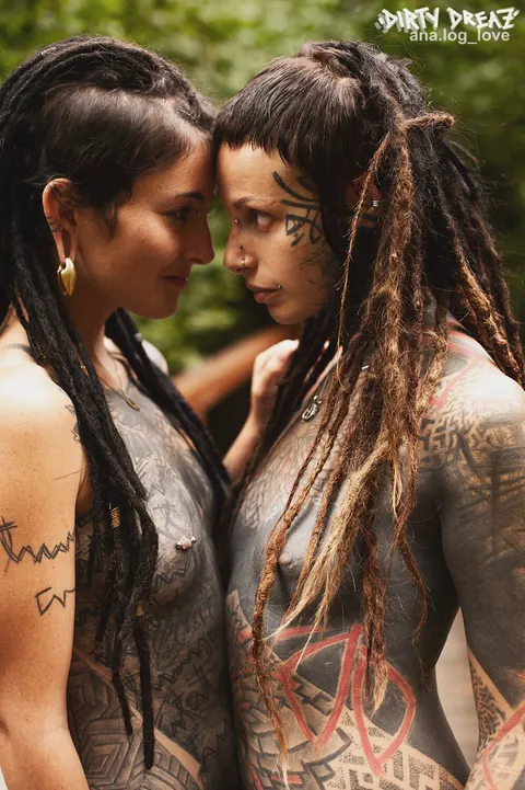 Anuskatzz: European Lesbians with Pigtails Have Sex on a Bridge – photo 14 of 16