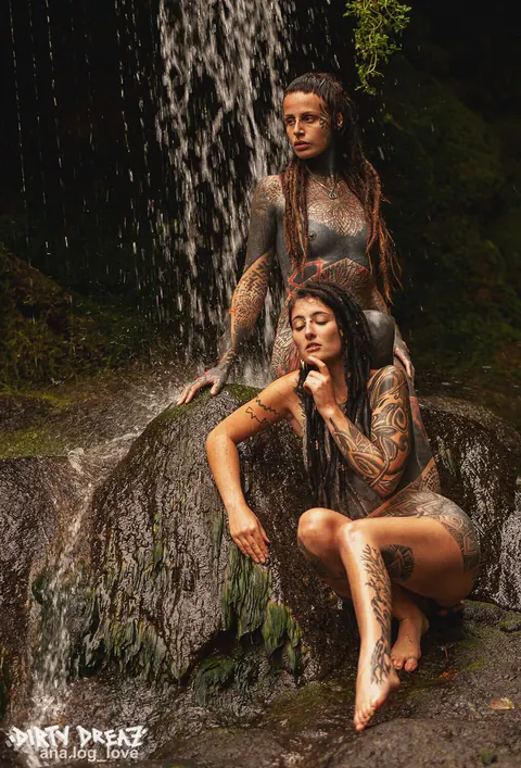 Anuskatzz: European Lesbians with Pigtails Have Sex on a Bridge – photo 6 of 16