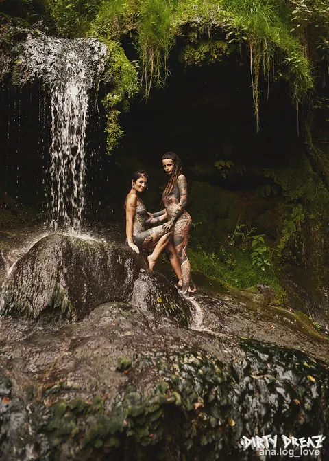 Anuskatzz: European Lesbians with Pigtails Have Sex on a Bridge – photo 15 of 16