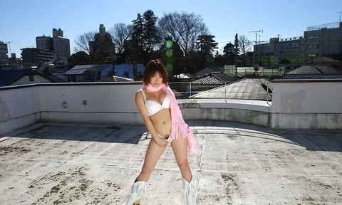 Mai Haruna: Japanese MILF Opens Her Winter Coat to Reveal Lingerie and Boots – photo 15 of 16