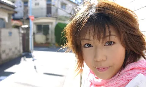 Mai Haruna: Japanese MILF Opens Her Winter Coat to Reveal Lingerie and Boots – photo 2 of 16