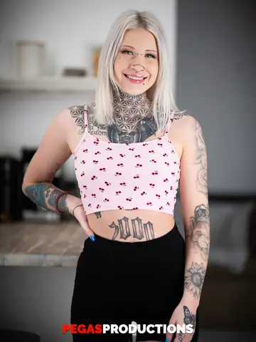 Tattooed Woman Shows Off Her Big Tits in Lingerie Selfie