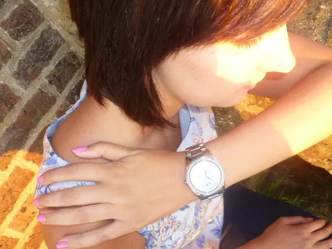 PAWG in Jeans Spreads Her Ass Outdoors – photo 12 of 16