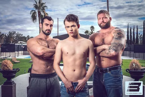 Three Athletic Men Spit-Roast a Twink in a Threesome – photo 2 of 21