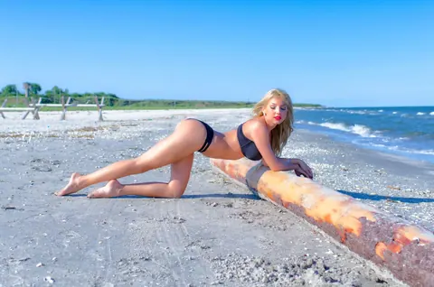 Nikki Joy: Blonde with Big Tits Poses in a Bikini on the Beach – photo 4 of 15