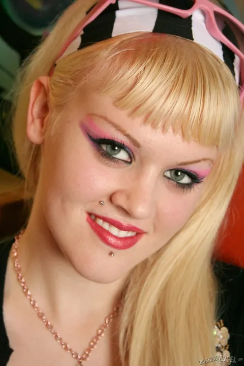Jade Jolie: Blonde in Jeans Toys Her Pussy and Shows Her Feet – photo 1 of 17