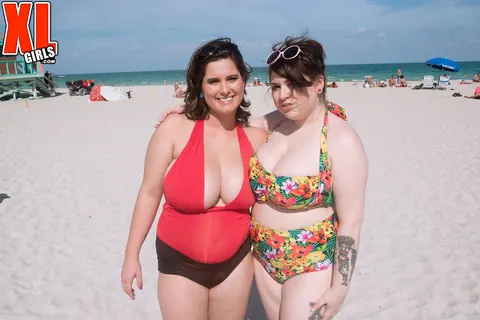 Alana Lace: Thick Brunette in a Bikini and Skirt Kisses Partner on the Beach – photo 13 of 16