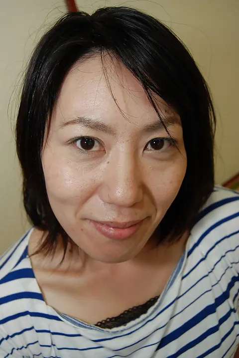 Masako Abe: Thick Asian Brunette Oils Her Hairy Pussy in the Bathroom – photo 2 of 16