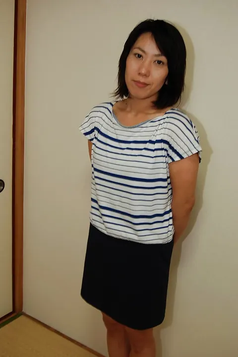 Masako Abe: Thick Asian Brunette Oils Her Hairy Pussy in the Bathroom – photo 3 of 16
